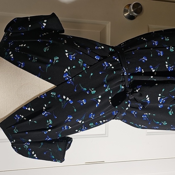 Ralph Laured Faux Wrap Elegant Navy Floral Dress. Size 2. With Tie. - Picture 2 of 13